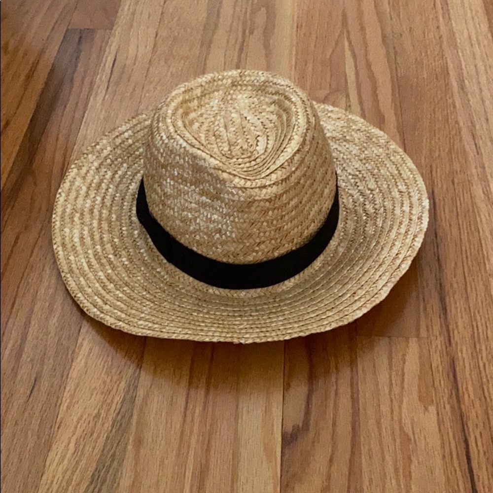 Lack of color Straw hat